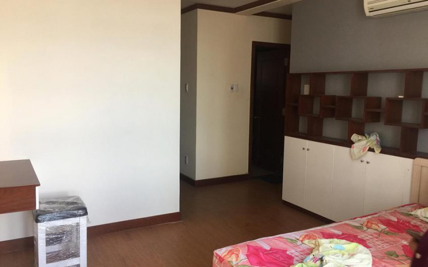 Căn hộ diện tích 3 phòng ngủ, nằm ngay khu trung tâm thương mại Giai Việt quận 8 cần bán, nội thất đầy đủ