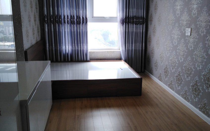 Cho thuê căn hộ Xi Grand Court 2 phòng ngủ nội thất cơ bản có máy lạnh rèm cửa