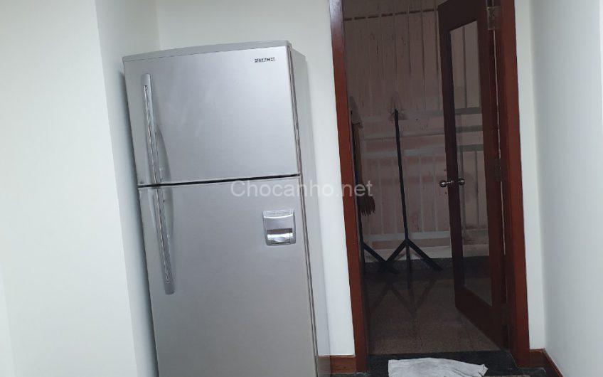 Cho thuê gấp căn hộ Giai Việt 2 phòng ngủ có máy lạnh rèm cửa